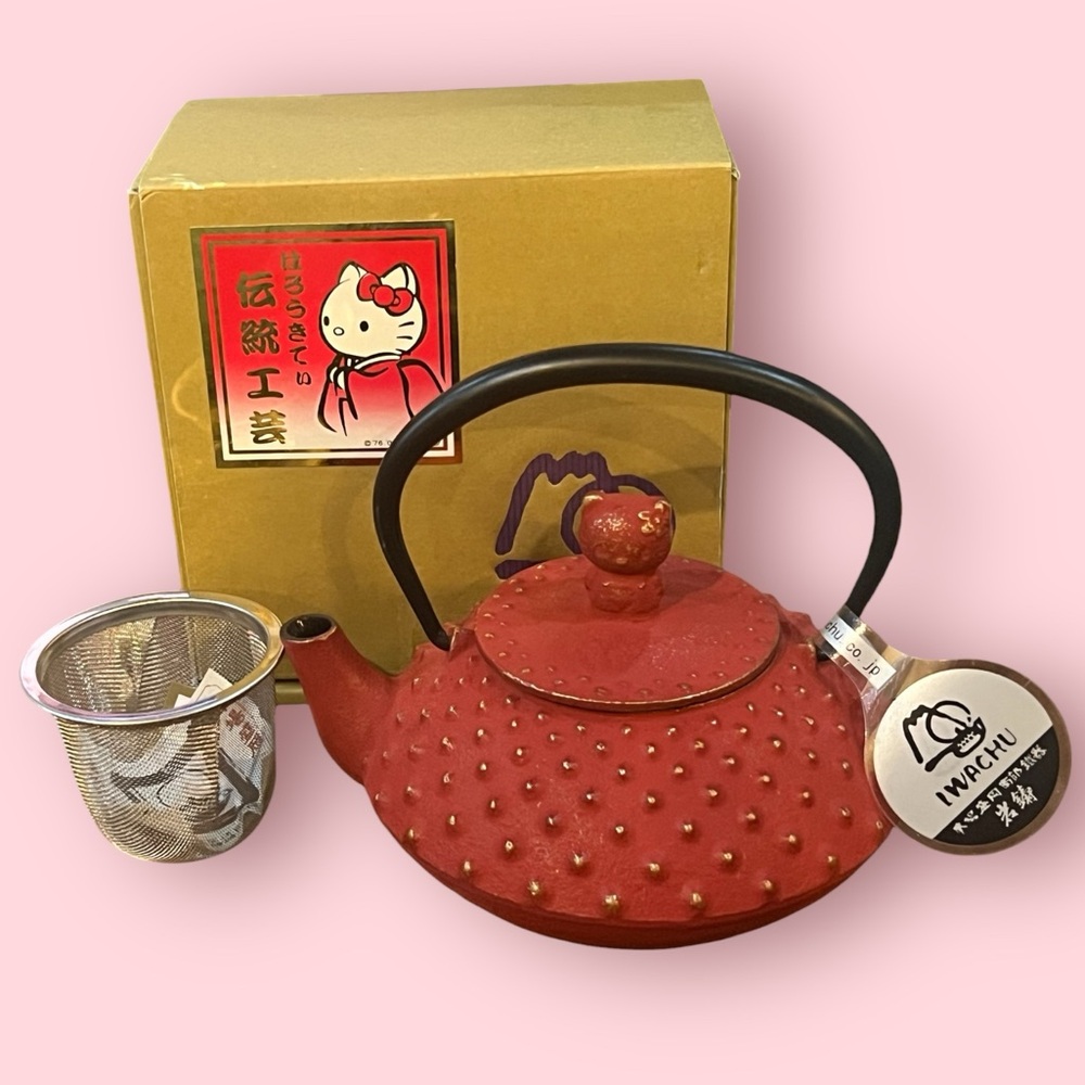 Sanrio Hello Kitty Iwachu Nambu Tekki Cast Iron Teapot (Gold / Wine Red)